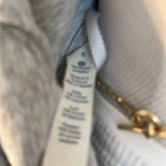 Lululemon Cropped Hoody, Like New, Size 6 - Picture 7 of 7
